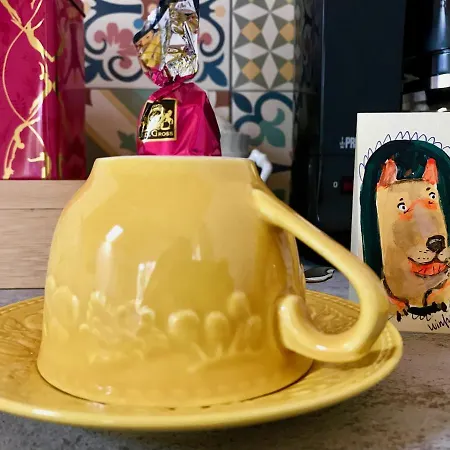 Staying With The Artist 招待所 3*